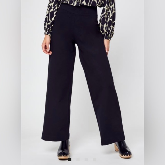 La Fee Maraboutee • 40 • Black • Highrise - Picture 6 of 12